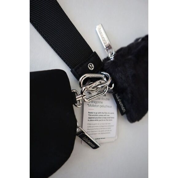 Lululemon LW9FROS Black Dual Pouch Wristlet *Plush Fleece - Picture 5 of 8